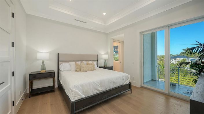 Image No.50-5 Bed Property for sale