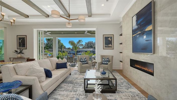 Image No.6-5 Bed Property for sale