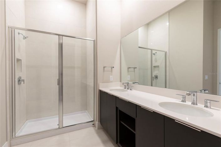Image No.15-5 Bed Property for sale