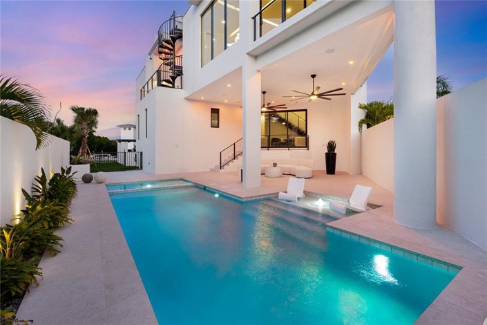 Image No.18-4 Bed Property for sale