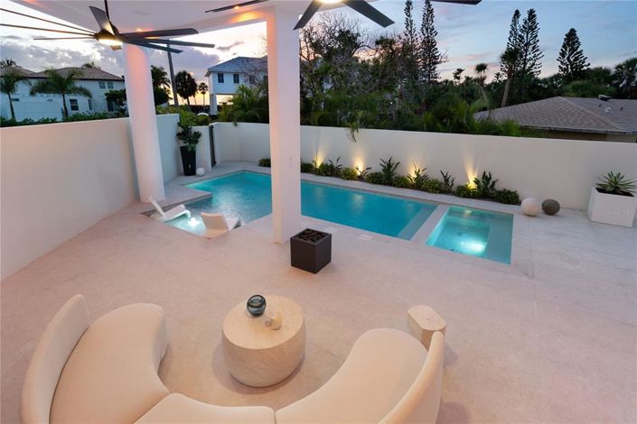 Image No.22-4 Bed Property for sale