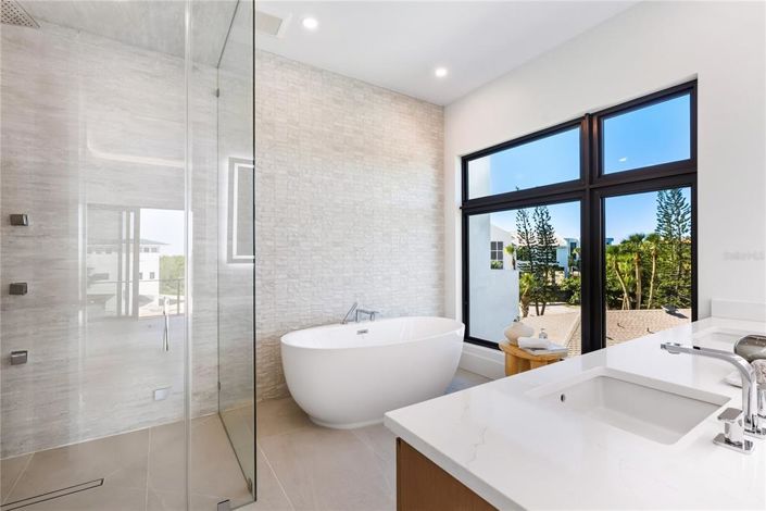 Image No.42-4 Bed Property for sale
