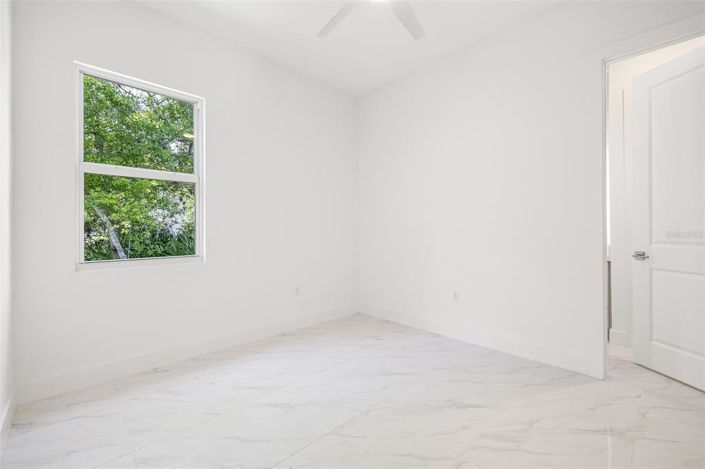 Image No.44-3 Bed Property for sale