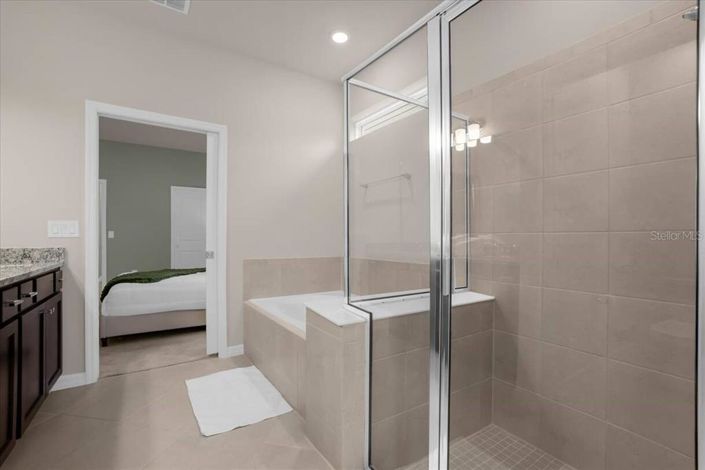 Image No.32-7 Bed Property for sale