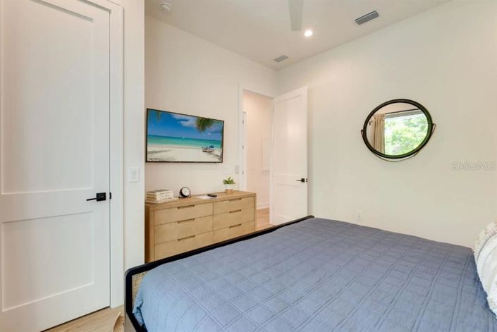Image No.17-9 Bed Property for sale