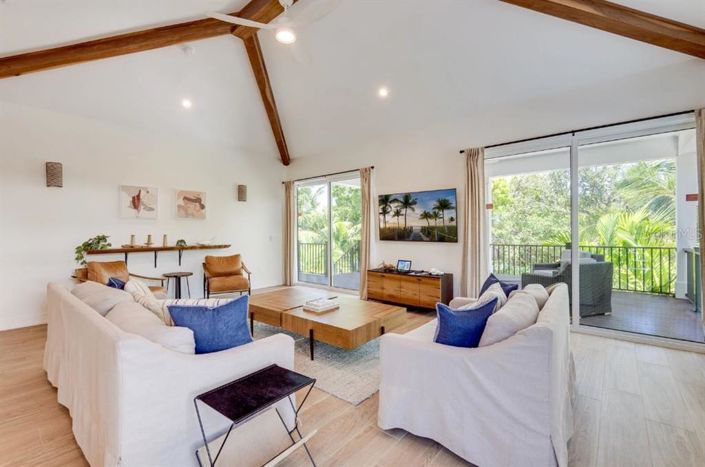 Image No.2-9 Bed Property for sale