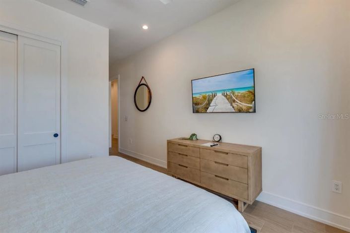 Image No.26-9 Bed Property for sale