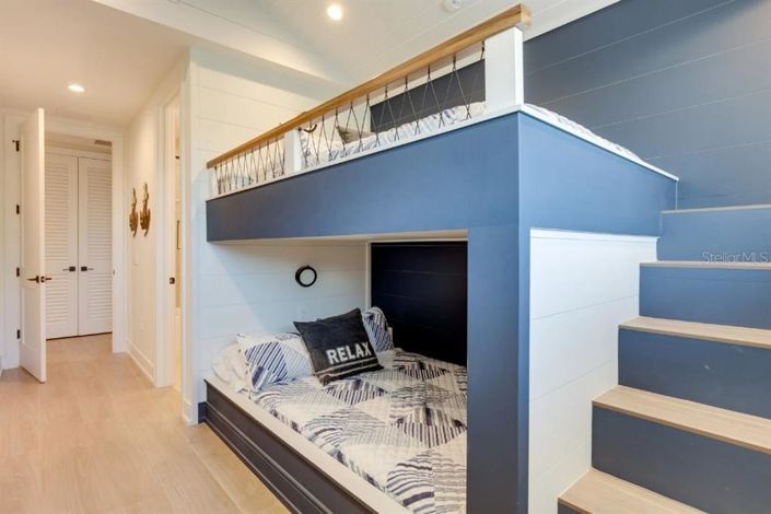 Image No.30-9 Bed Property for sale