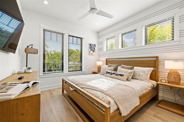 Image No.24-5 Bed Property for sale