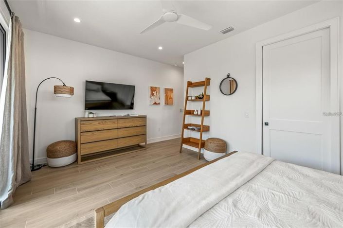Image No.36-5 Bed Property for sale