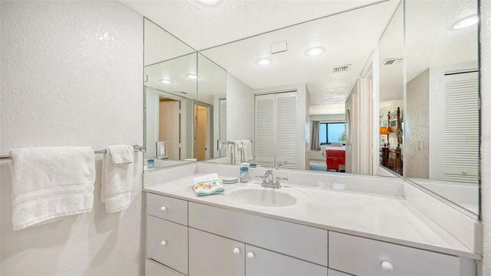 Image No.30-2 Bed Property for sale