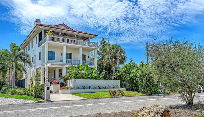 Image No.2-4 Bed Property for sale