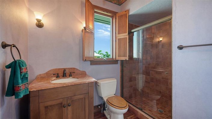 Image No.28-4 Bed Property for sale