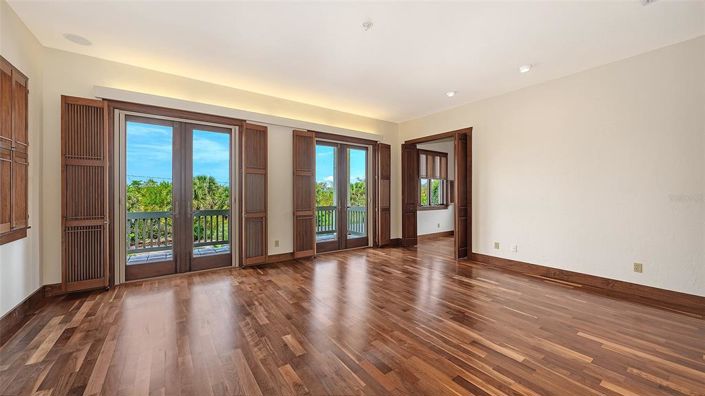 Image No.30-4 Bed Property for sale