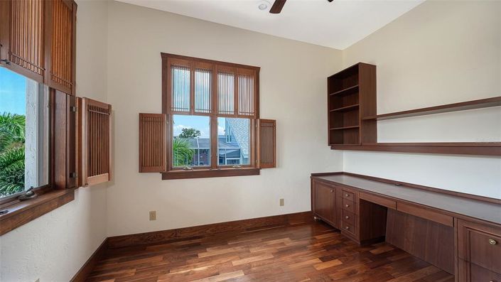 Image No.32-4 Bed Property for sale