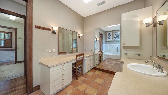 Image No.35-4 Bed Property for sale