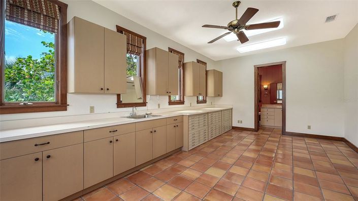 Image No.41-4 Bed Property for sale