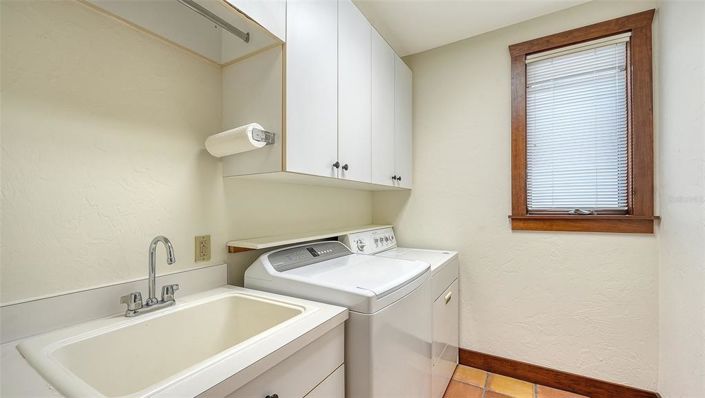 Image No.42-4 Bed Property for sale