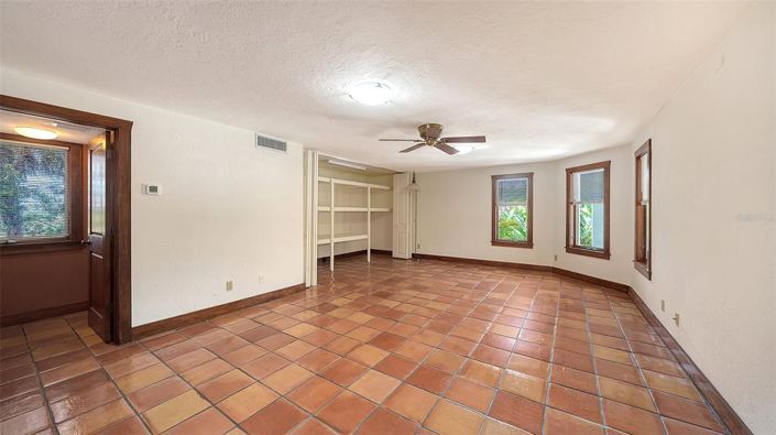 Image No.43-4 Bed Property for sale