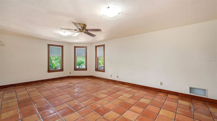 Image No.44-4 Bed Property for sale