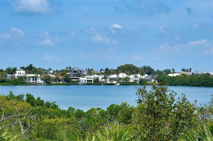 Image No.54-4 Bed Property for sale