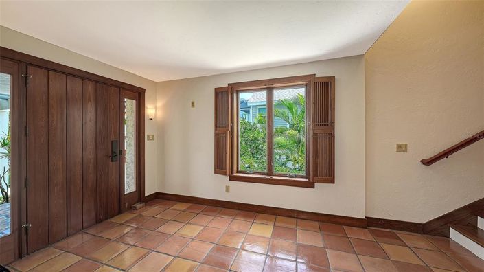 Image No.6-4 Bed Property for sale