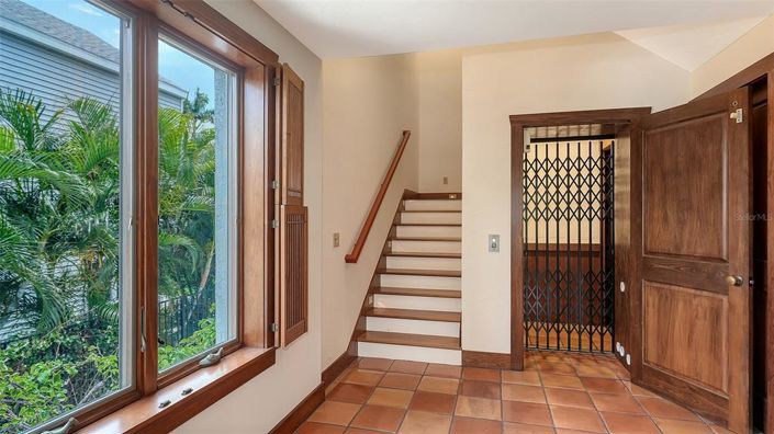 Image No.7-4 Bed Property for sale