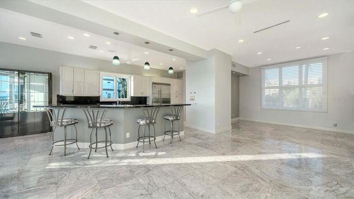 Image No.28-4 Bed Property for sale