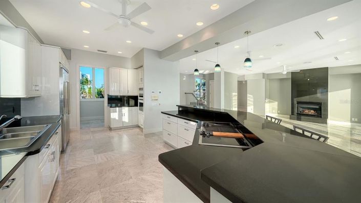 Image No.32-4 Bed Property for sale