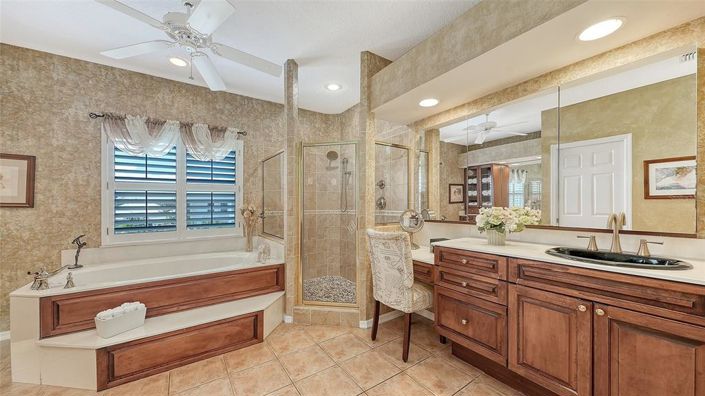 Image No.43-4 Bed Property for sale