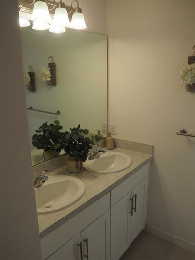 Image No.20-5 Bed Property for sale