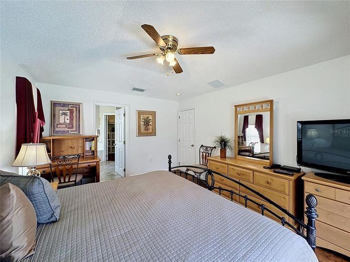 Image No.26-4 Bed Property for sale