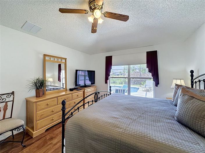 Image No.28-4 Bed Property for sale