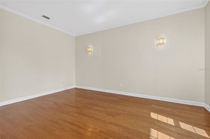 Image No.5-5 Bed Property for sale