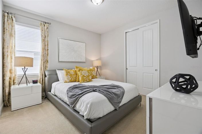 Image No.20-8 Bed Property for sale