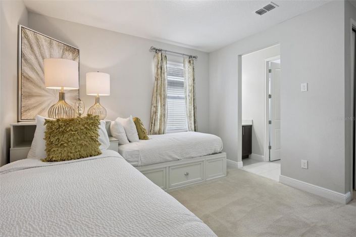 Image No.22-8 Bed Property for sale