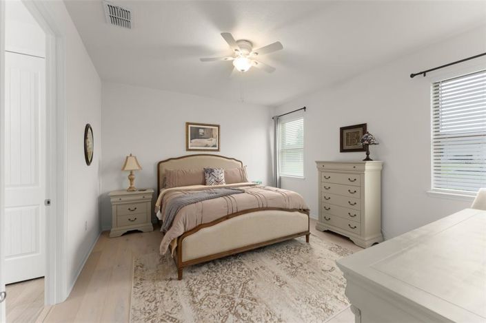 Image No.17-3 Bed Property for sale