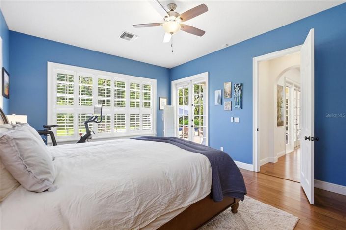 Image No.28-6 Bed Property for sale