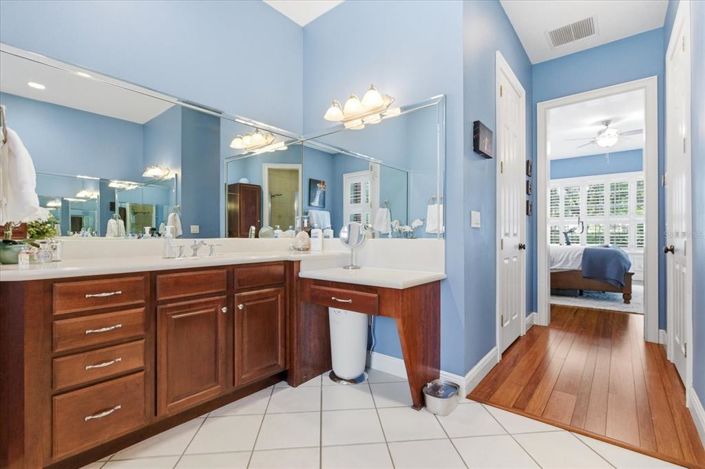 Image No.30-6 Bed Property for sale