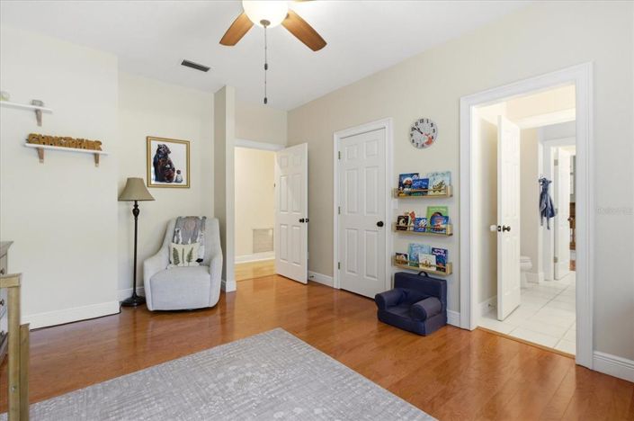 Image No.40-6 Bed Property for sale