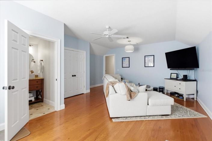 Image No.49-6 Bed Property for sale