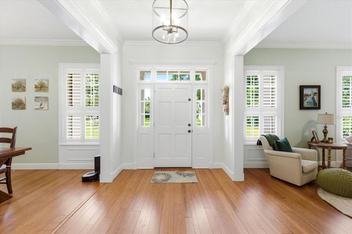 Image No.6-6 Bed Property for sale