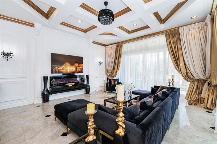Image No.15-5 Bed Property for sale