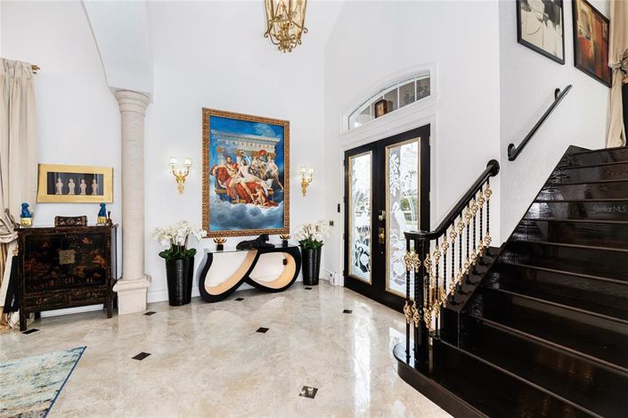 Image No.3-5 Bed Property for sale