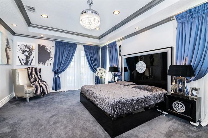 Image No.37-5 Bed Property for sale