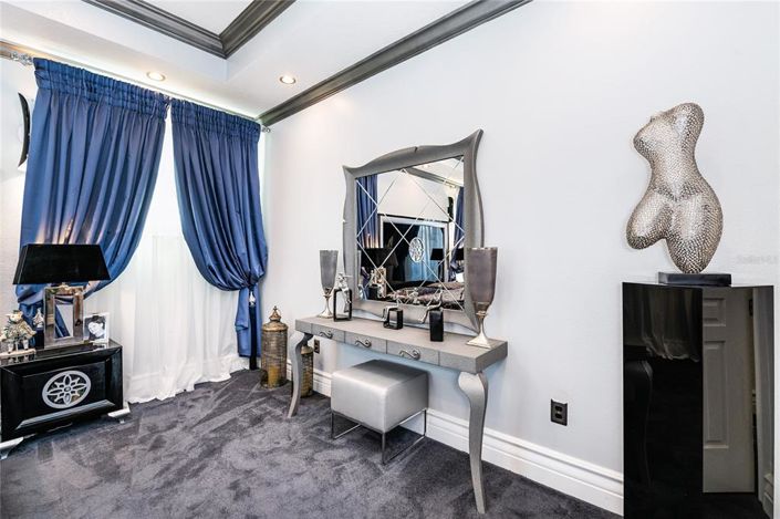 Image No.40-5 Bed Property for sale