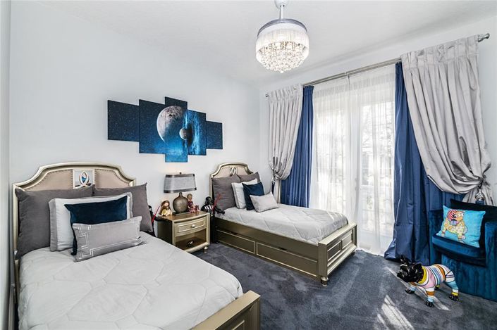Image No.48-5 Bed Property for sale