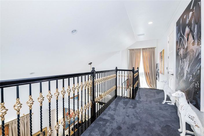 Image No.60-5 Bed Property for sale