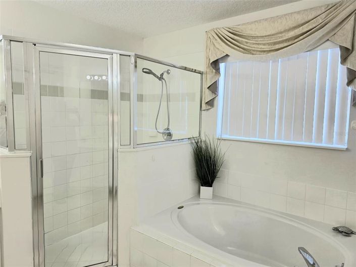 Image No.14-5 Bed Property for sale