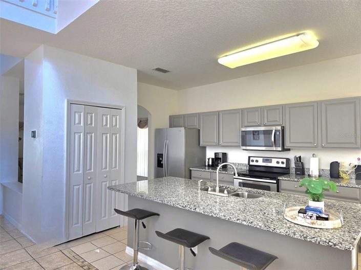Image No.5-5 Bed Property for sale